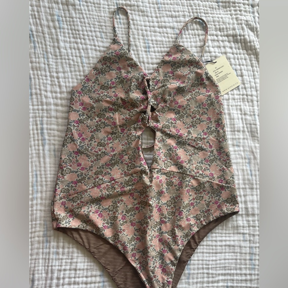 BNWT Acacia Kokomo Meadow XL
